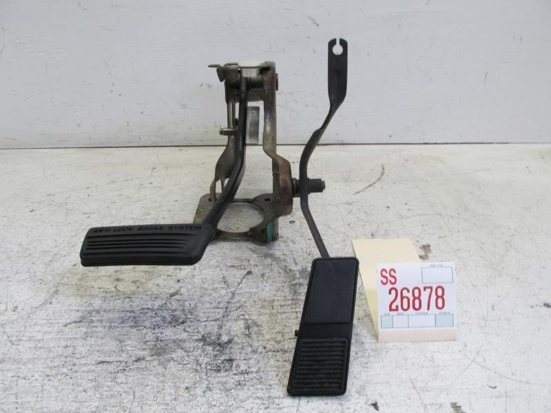 98 99 00 01 02 cadillac seville sts brake clutch accelerator pedal box oem 2242