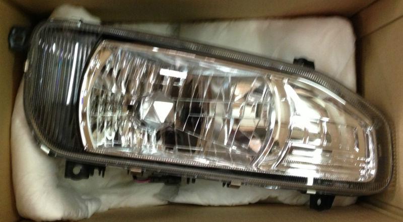 Ud 2011-2013 right hand headlamp / rh headlight assembly