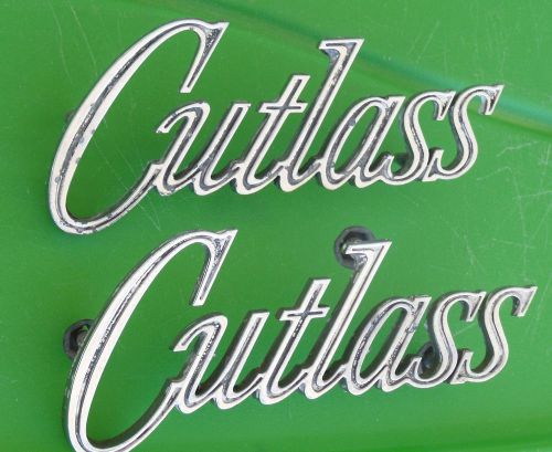 Oldsmobile cutlass script emblems pair oem badge 1970-72 71 fender? trunk?405392