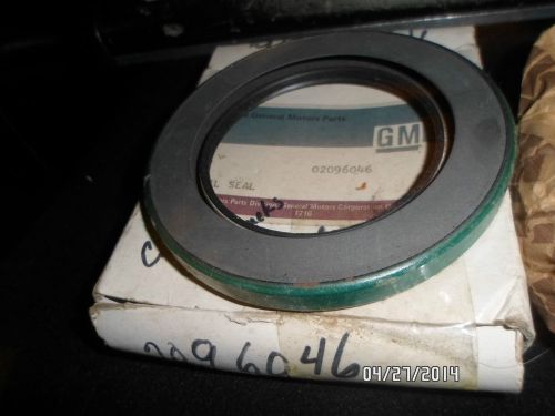 Nos gm 1983 87  chevy gm 1 1/2 2 2 1/2 ton truck oil seal 02096046 15586833