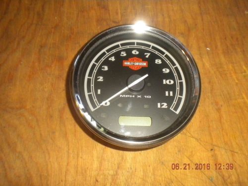 Harley davidson speedometer / used / works fine