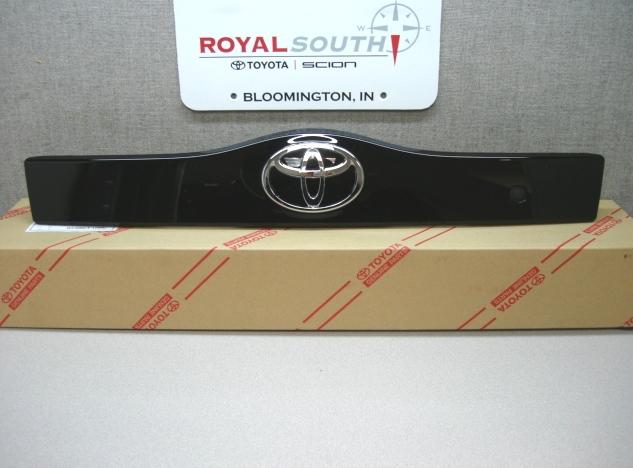 Toyota prius black lift gate garnish handle trim genuine oem oe 