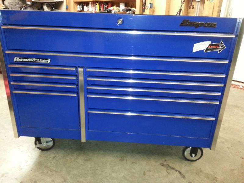 Double bank snap on tool chest. excellent condition. roll cab. tool box!