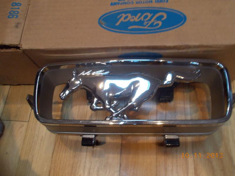 Nos 1966 ford mustang grill horse & corrale