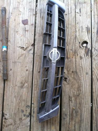 1996 nissan maxima front radiator grille 62310-0l800