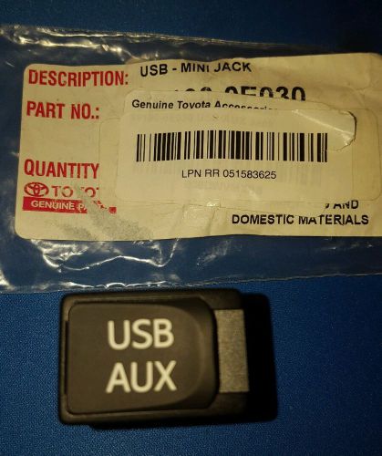 Genuine toyota accessories 86190-0e030 usb/aux jack