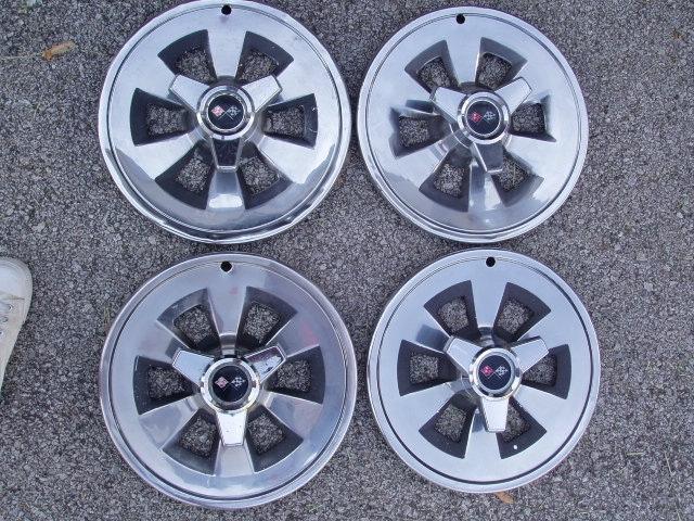 1965 corvette hubcaps