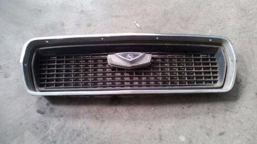 Mazda 808 818 front grill