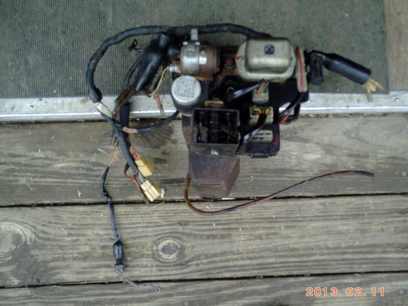 Suzuki gt550 indy triple battery box complete with the electrical components !!!