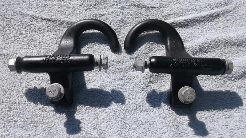 Gmc-chevy oem truck frame tow hooks pair 15709129 left + 15709128 right (nice!)