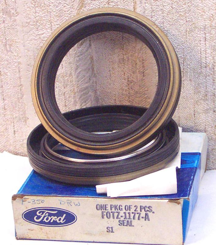 Nos 1980 ford f350 f-350 rear axle oil seals one 1 ton truck