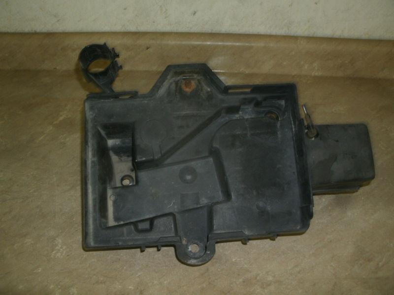 01-04 town & country/ caravan/ 01-03 voyager battery tray