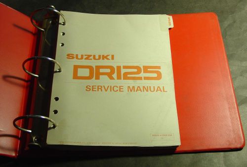 Suzuki motorcycle dr125  service manual in binder p/n 99500-41000-03e  (916)