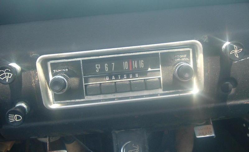 1972 datsun  521  pickup truck  radio