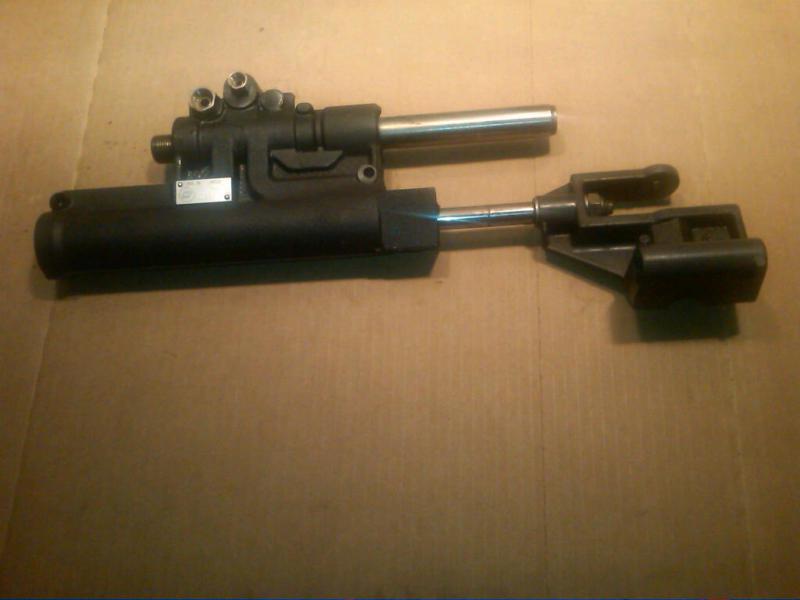 Omc cobra (newer style) power stering actuator