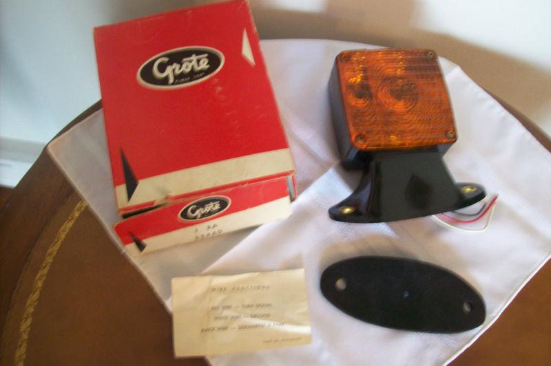 Grote pedestal -mount lamp with pigtail brand new  # 55440 -replaces chevrolet/g