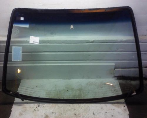 Chrysler town &amp; country windshield (heated) 01 02 03