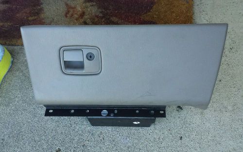 2000 chevy impala 3.4l v6 glove box assembly compartment