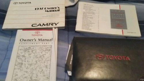 1997 toyota camry owner&#039;s manual 4/pc.set &amp; black toyota factory case.free s/h,,