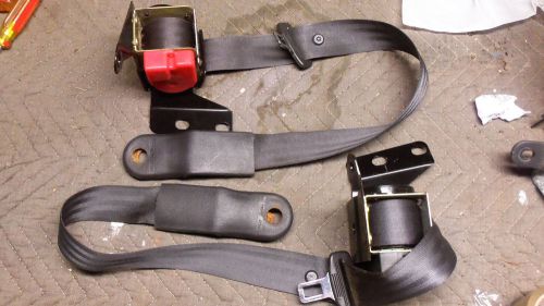 1999-2004 ford mustang left/right driver/passenger front seat belt assembly set