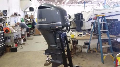 Yamaha outboard f250uca demo motor with under 2 hours 30&#034; shaft with warranty