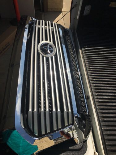 2014-2017 tundra limited chrome grille with bulge