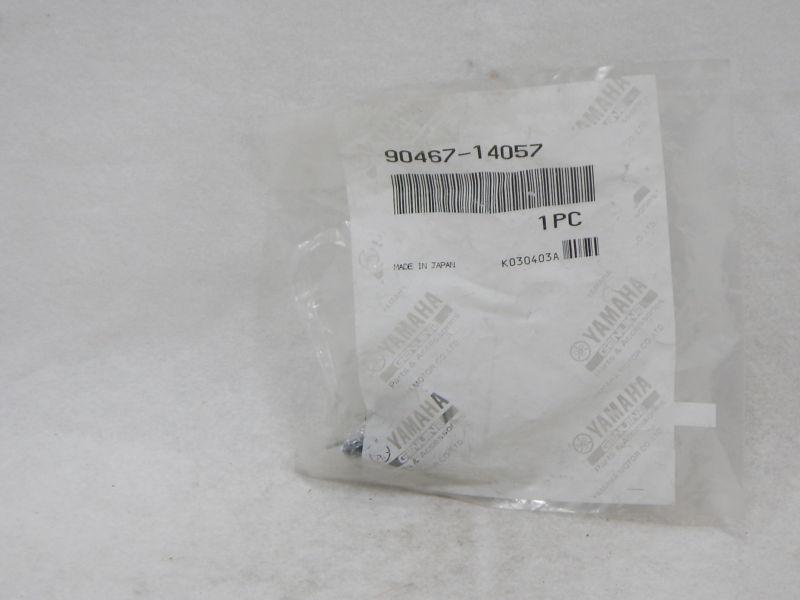 Yamaha 90467-14057 clamp *new