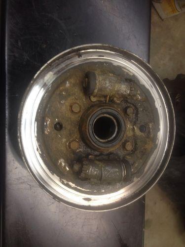 Honda fourtrax 300 4x4 98 knuckle  right front with brake cylinders new bearings