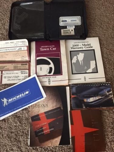 2000 lincoln town car owner&#039;s manual set with case