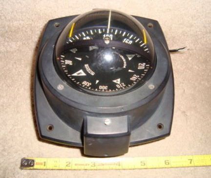 Ritchie hv-76 bulkhead compass black, no marks glass is very clean no scratches.