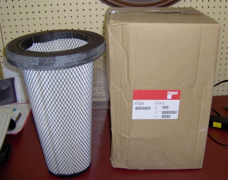 Fleetguard air filter af26268 - new in box - cummins filtration