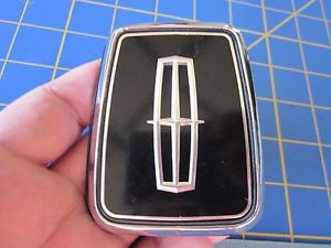 #1038 late 1980 s - 1991  lincoln mark series trunk lock cover ornament emblem