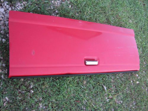 Used unmarked red tailgate