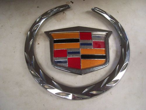 00 cadillac cts grill wreath crest ornament emblem