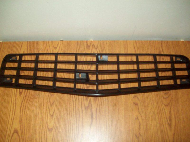 78-81 78 79 80 81 camaro upper front bumper grille ( used )