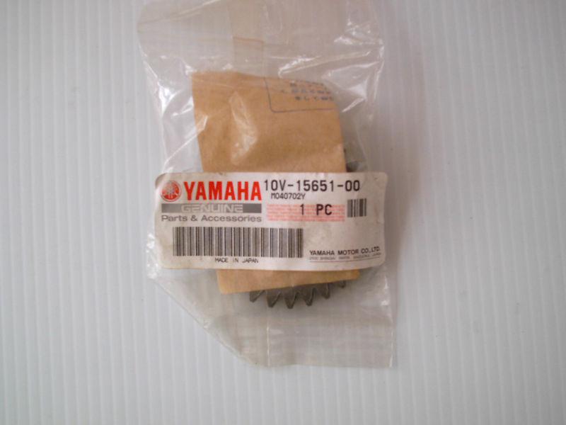 Yamaha kick idler gear 1988-2006 yfs  yf 200 yam part # 10v-15651-00-00 nos