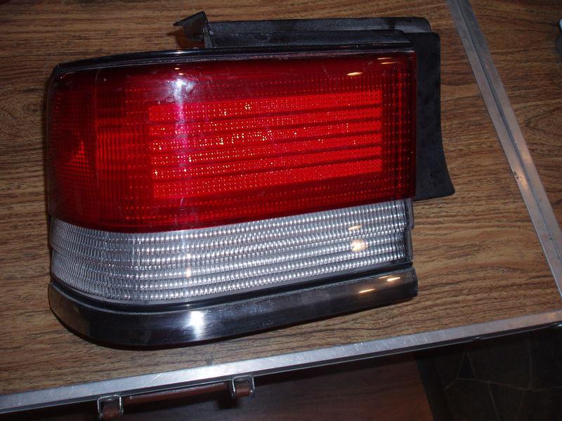 1989-94 plymouth acclaim tail light left driver side 