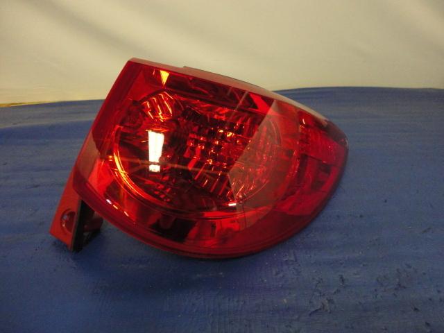 2009-2012 traverse tail light quarter panel mounted; right side 188034