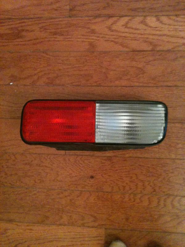 Used land rover discovery ii 03-04 rear bumper tail light right side xfb000720