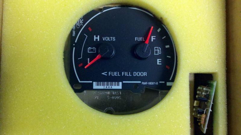 Genuine ford oem part# f8az-9305-ba fuel gauge for crown vic and similar new