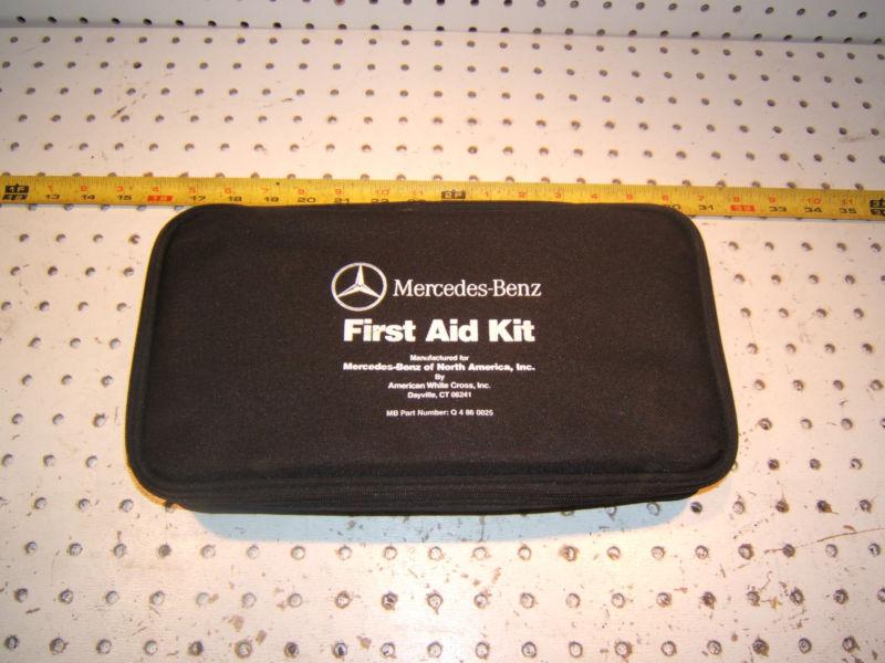 Mercedes late model w210,140,202,208  first aid kit white cross bag, q 4 86 0025