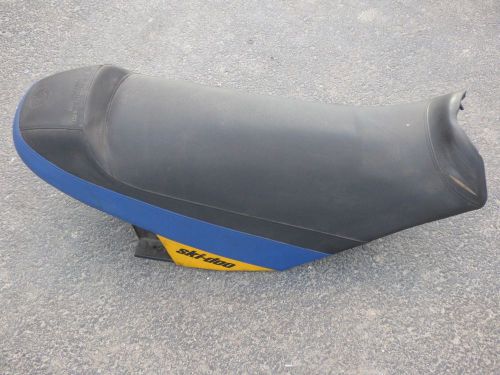 1a 2007 07 skidoo rev 800 complete seat assembly blue black cover