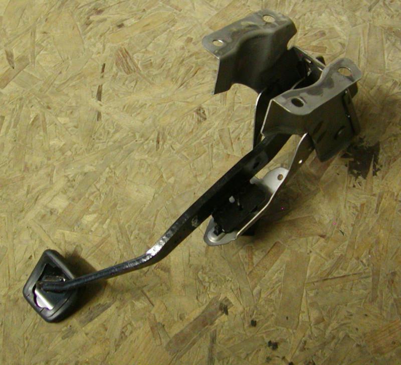 Oem factory 2007 nissan 350z clutch pedal and mount used