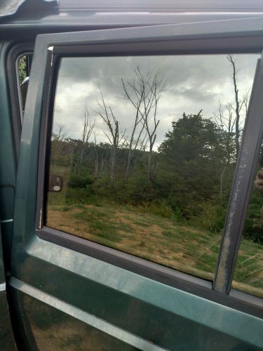 84 - 96 jeep cherokee xj driver side rear door window glass oem