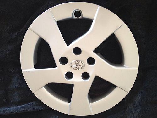 Brand new oem toyota prius hubcaps set of (4) four 42602-47070; 42602-47110