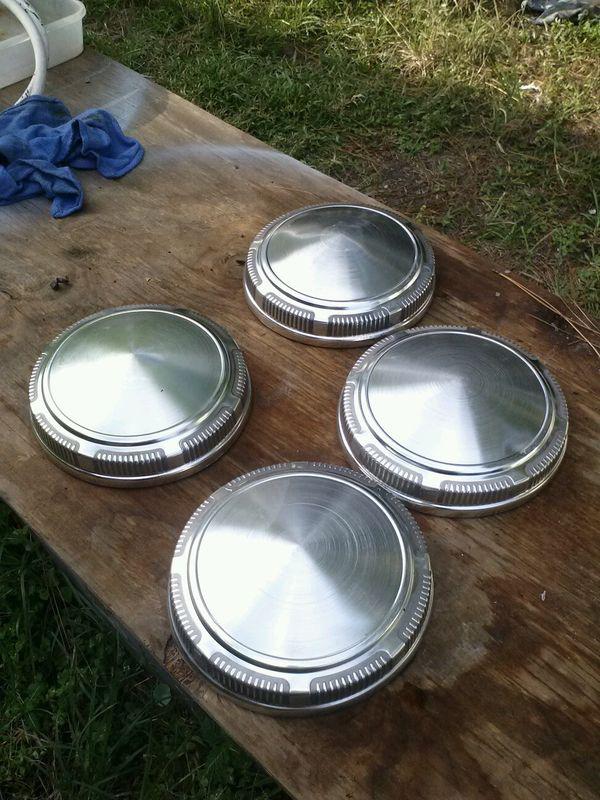 Dodge plymouth valiant dart coronet scamp hubcap  dog dish center cap 68 69 70 
