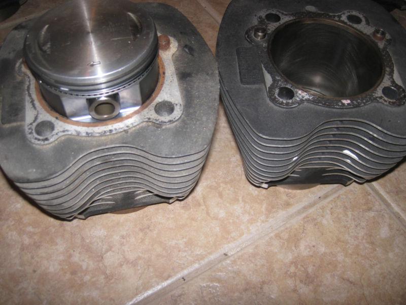 Harley davidson twin cam cylinders with pistons