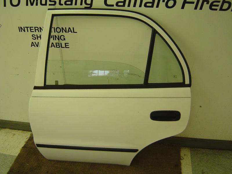 98-02 toyota corolla oem white lh drivers rear door assembly w/ manual window