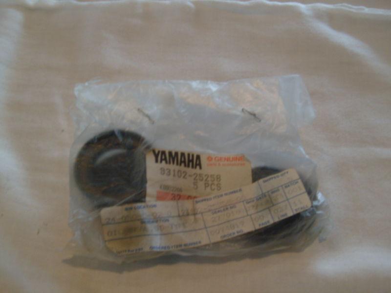 Yamaha yz it 100 125 175 oil seals lot of 6 new 93102 25258 00