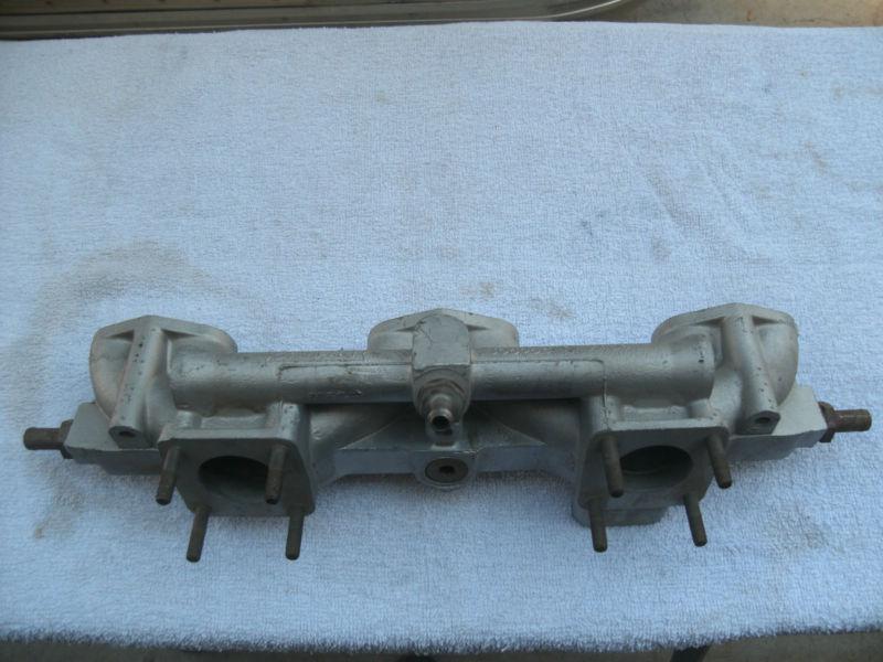 Triumph tr250 / tr6 intake manifold